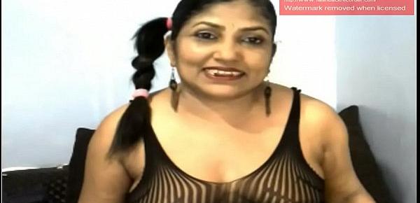  Indian Auntie Spread Asshole on Webcam